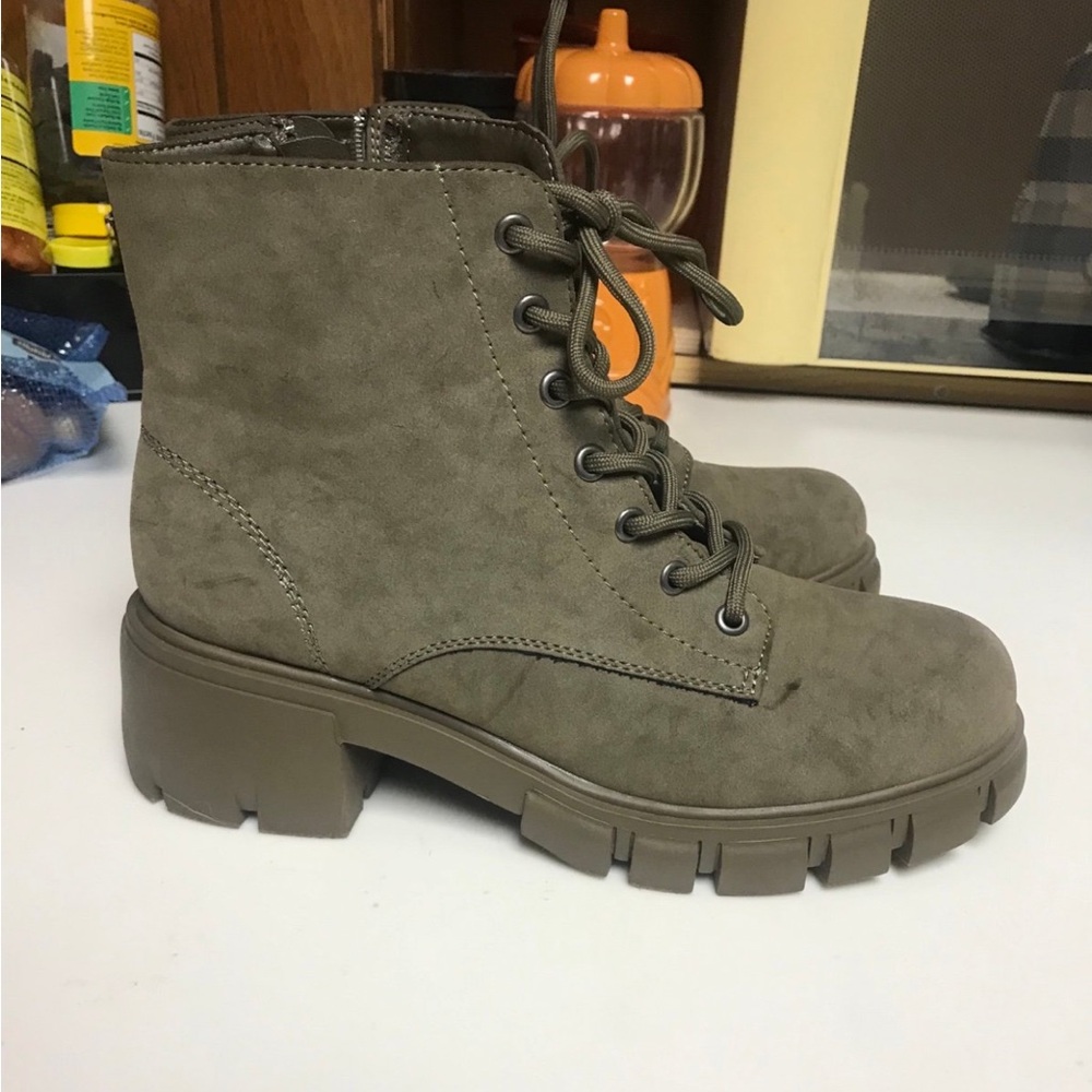 MIA green combat boots 8.5